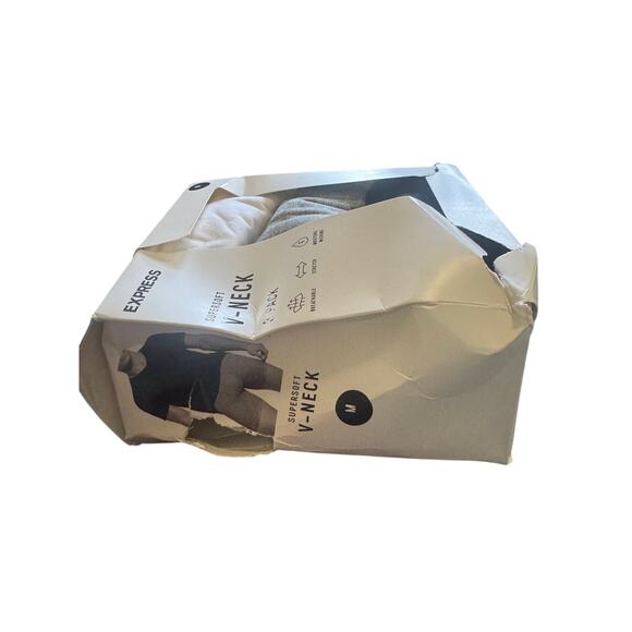 NIB Express super soft V-Nexk men’s medium retail 64$ men’s t shirt undershirt - Picture 5 of 6